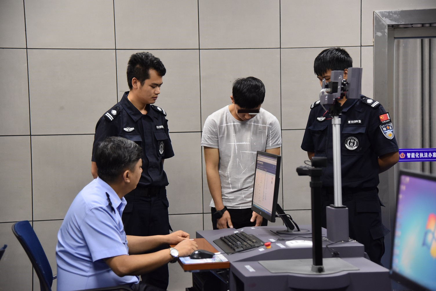 揭示司法系统的缺陷和角色的道德困境