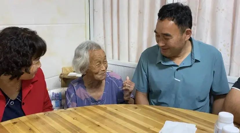 失散50年，94岁朱阿宝又见到了儿子！